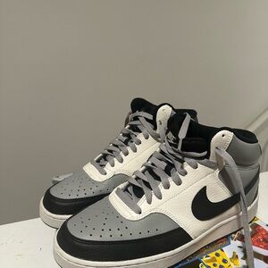 Nike Men's Black and Gray Sneakers